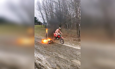 Il tente une spectacle divertissant il réussit son coup Koideneuf