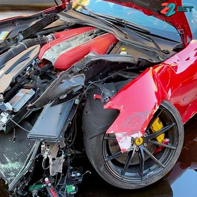 Ferrari 812 Superfast accident