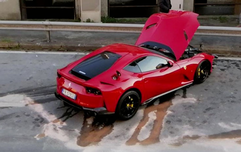 Ferrari 812 Superfast crash