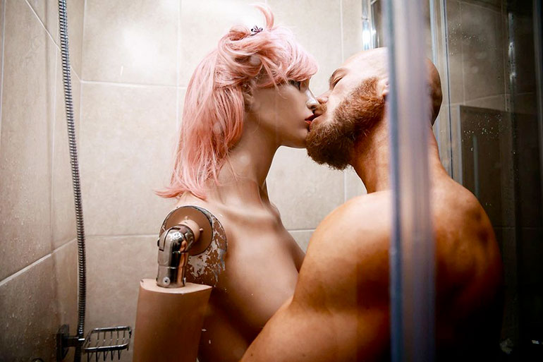 Mariage avec poupee gongable