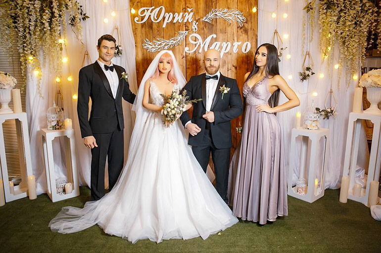 Mariage avec poupee gongable